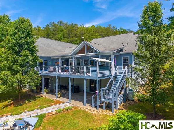264 Chapel Cove Cir, Franklin, NC 28734