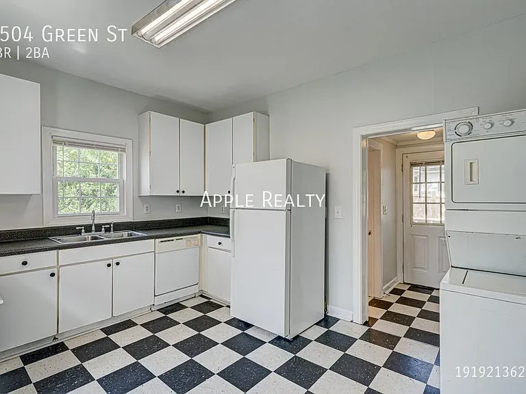 2504 Green St — Photo 14