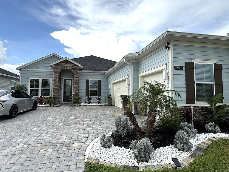 249 Oaklawn Ct — Photo 2