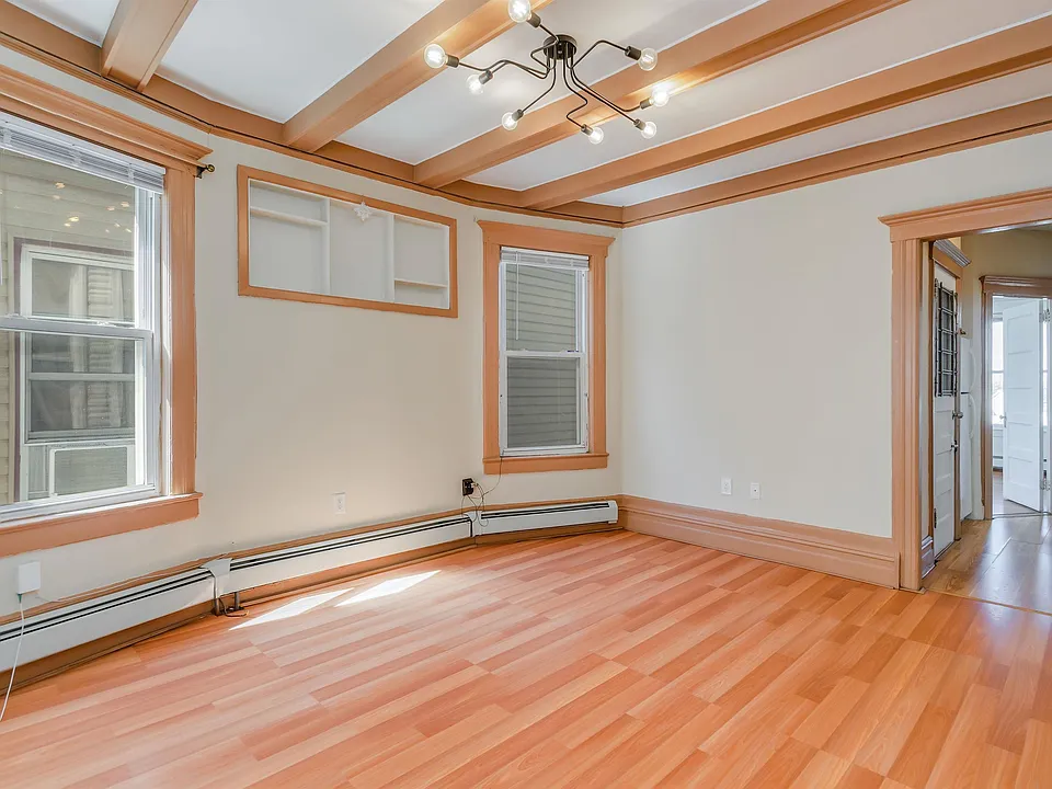 27 Romaine Ave #2