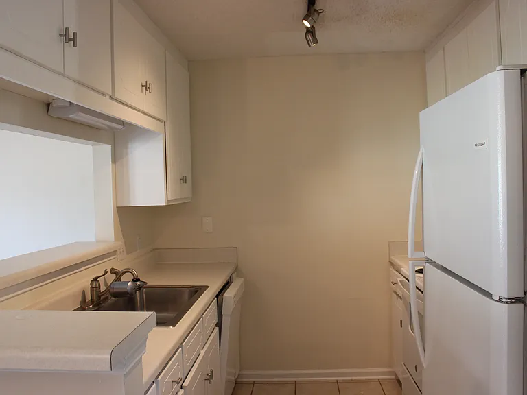 120 N Springview Dr — Photo 14