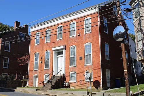 117 Main St #2 Photo 1