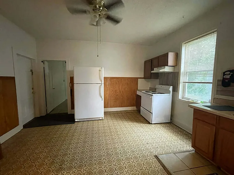 300 Sortwell St #B — Photo 22
