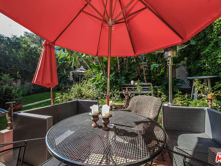 1367 N Beverly Dr — Photo 42