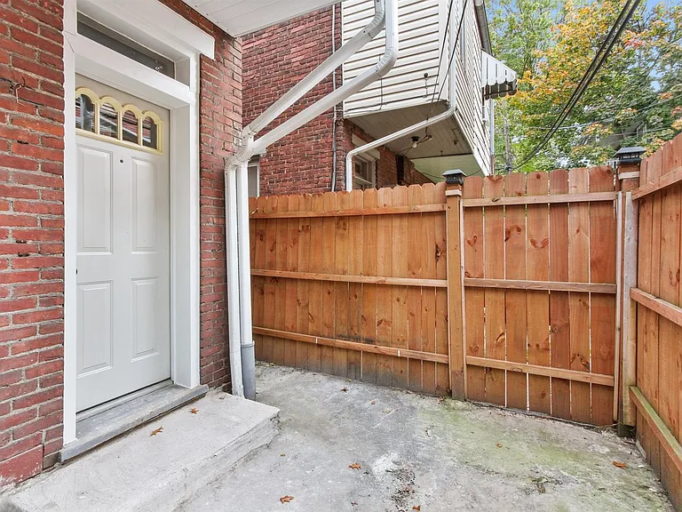 916 May St — Photo 20