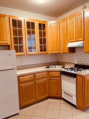 Rented by Myerowtz/Satz Realty Corp | media 20