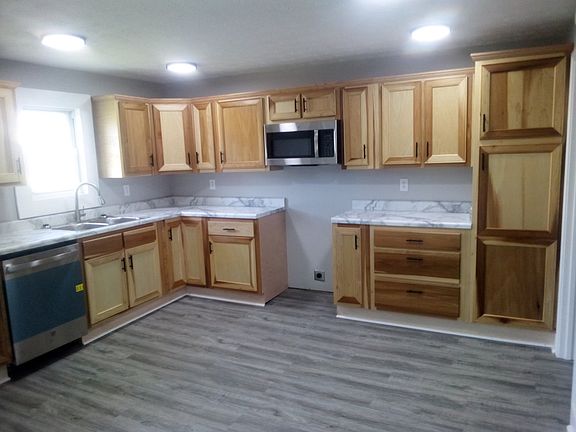 5th image of 109 E Lake St