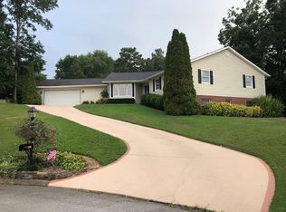 8801 Crystal Ln, Soddy Daisy, TN 37379