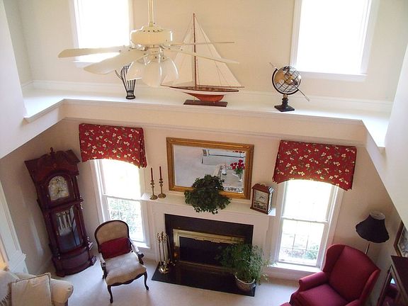 2nd floor ballcony overlooks great room