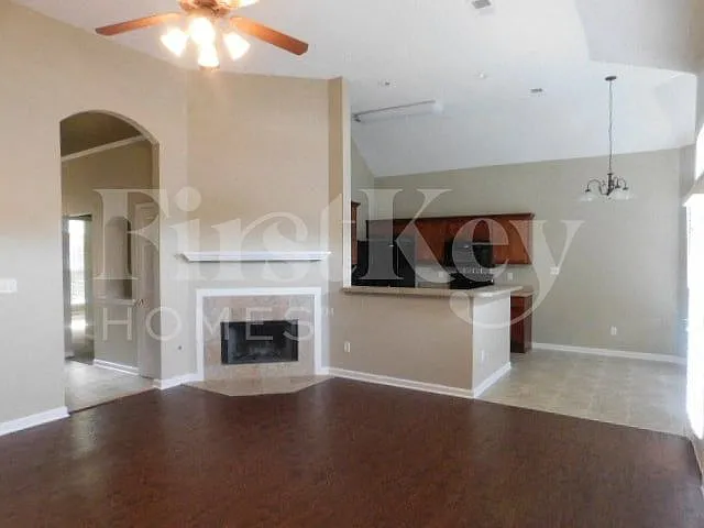 4655 Tulip Creek Dr — Photo 3