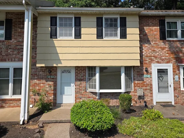 1243 Peggy Dr, Hummelstown, PA 17036