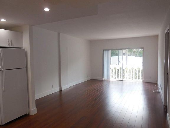 4th image of 100 Edgewater Dr APT 320