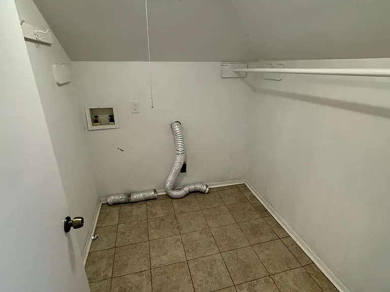 2920 Rhodes Cir — Photo 10