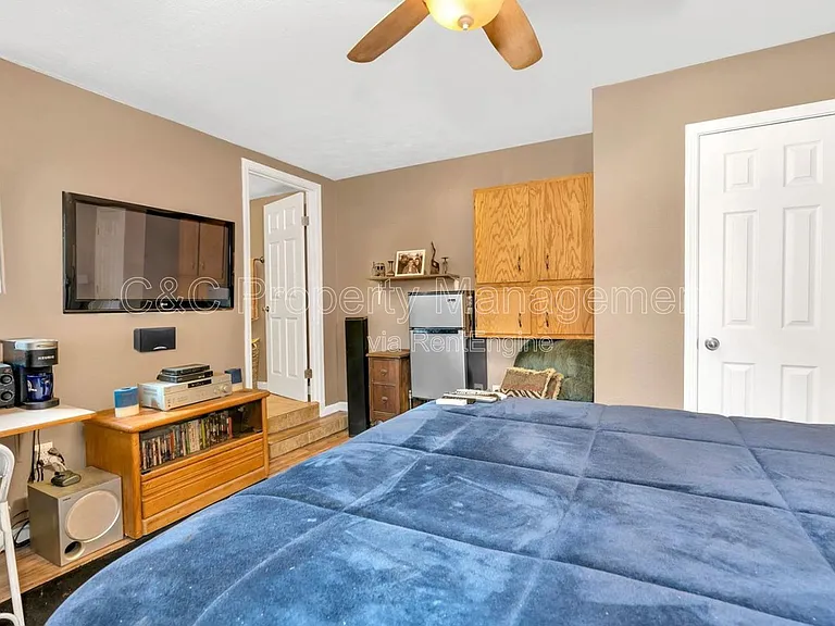 2119 E Griffith Way — Photo 11