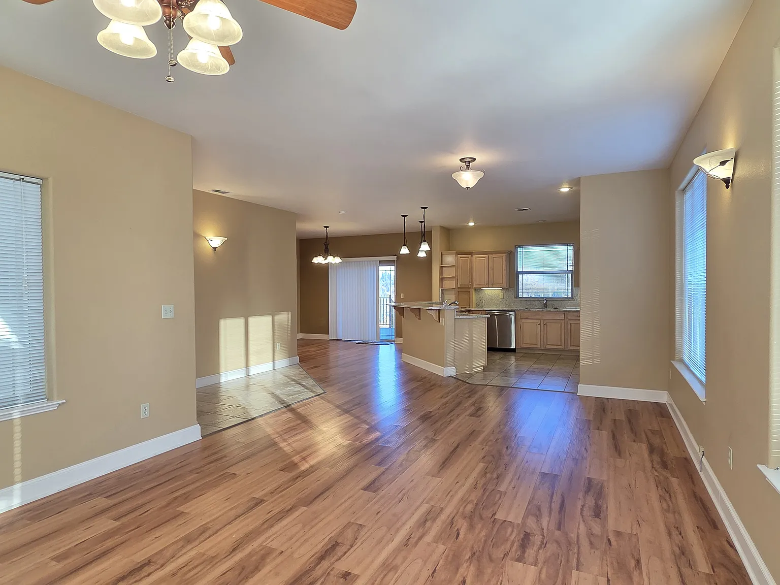 3 bed, 1618 sqft, $2,300 — Photo 3