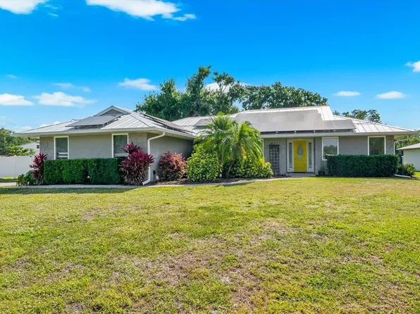 1821 Racimo Dr, Sarasota, FL 34240