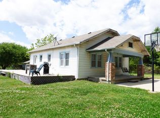 8221 Chisholm Ln, Newton, KS 67114