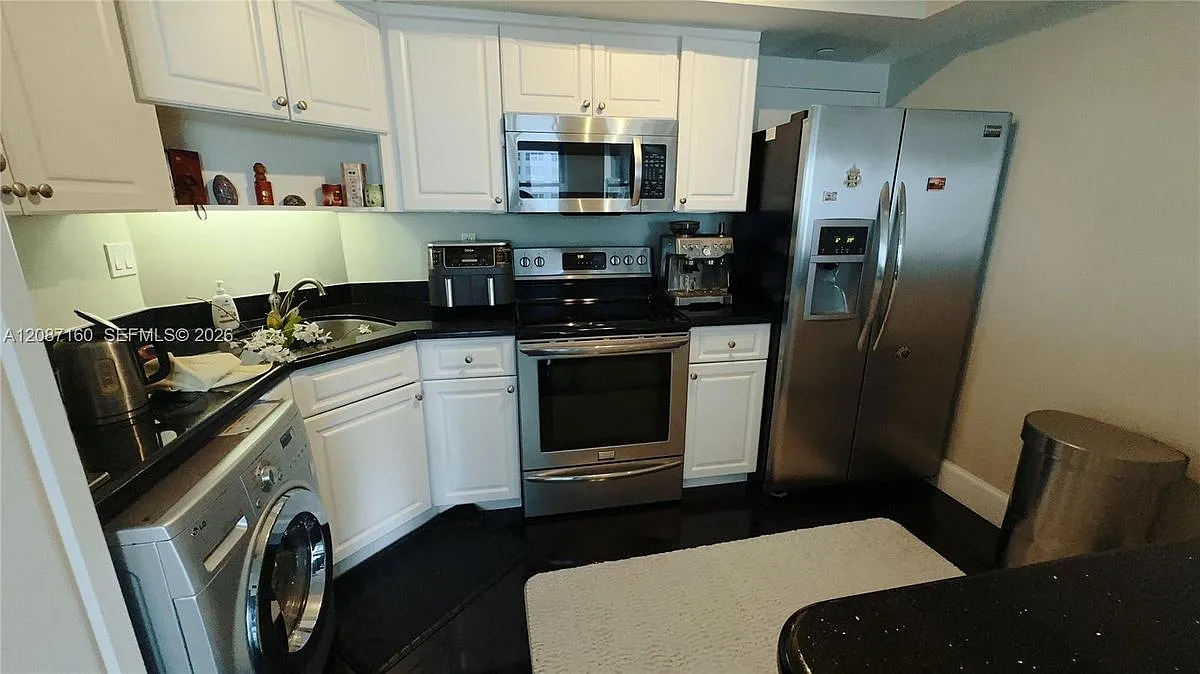 1 bed, 1.5 bath, 940 sqft, $2,700 — Photo 1