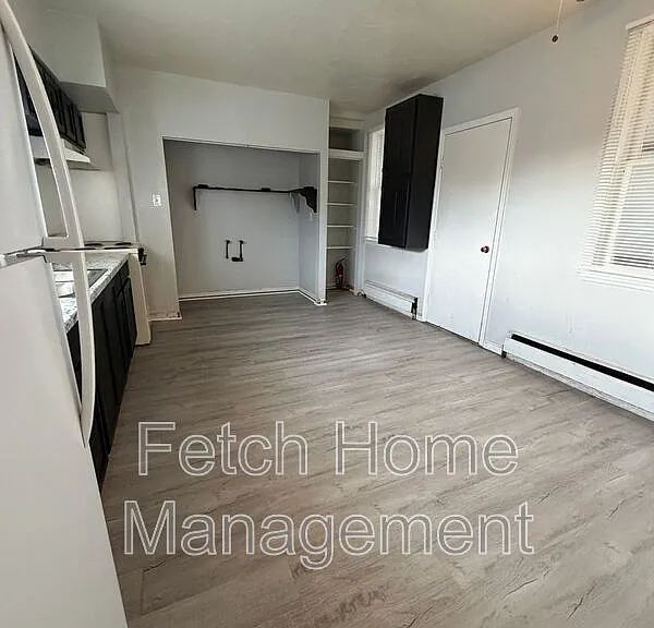 1027 E Market St #2 — Photo 4
