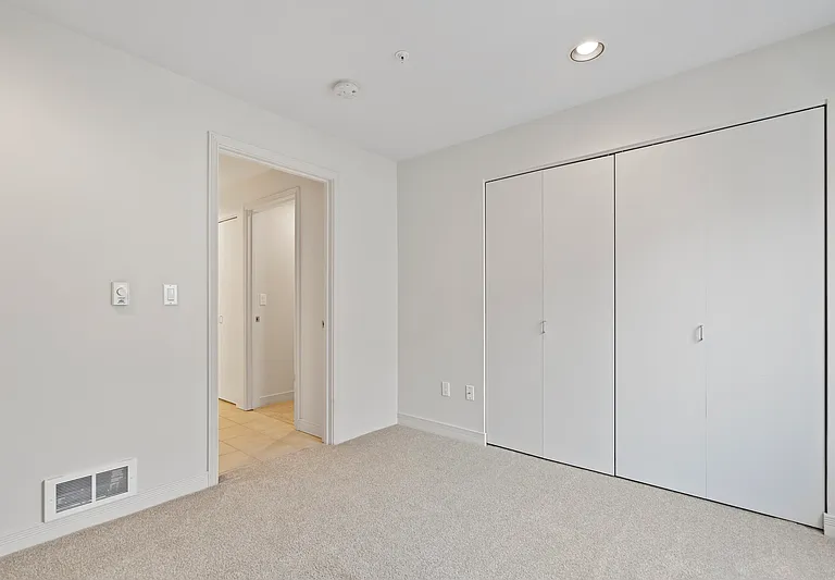 601 W Mercer Pl #401 — Photo 22