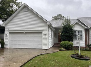 21 Village Dr W, Paducah, KY 42003