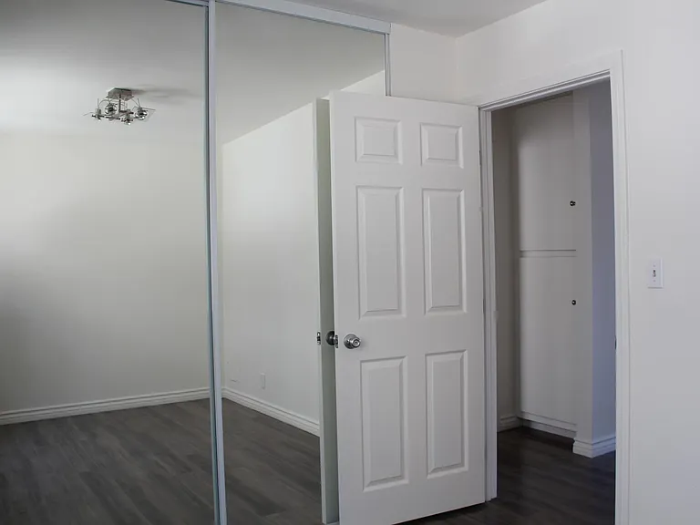 1240 Vin Scully Ave #3 — Photo 7