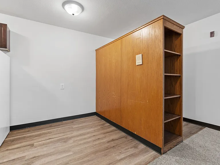 Lake Street Manor — Photo 23