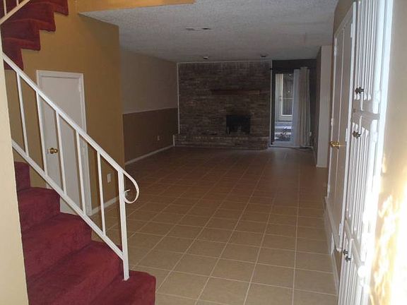 Entry/Living Room