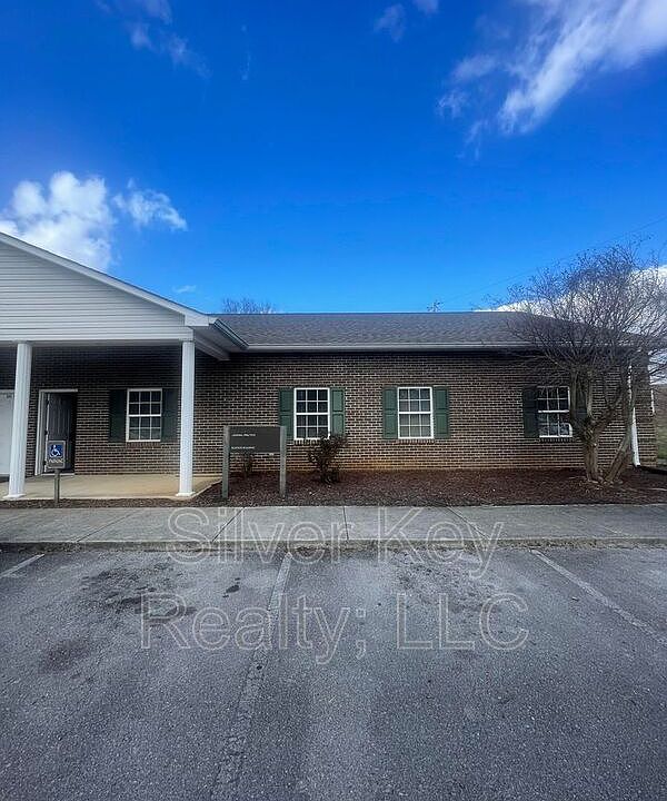 305 Grady Rd #A, Etowah, TN 37331 | Zillow