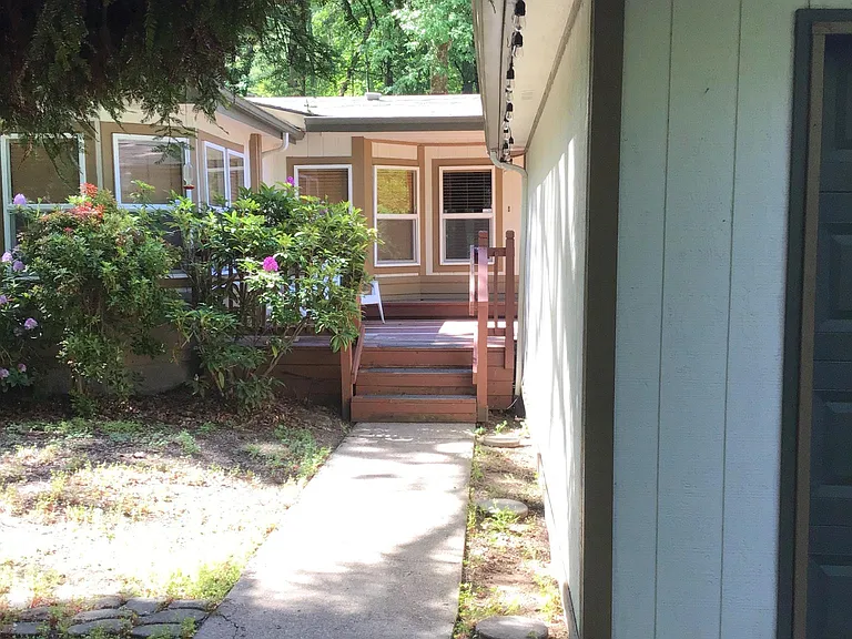 2040 S Shasta Loop — Photo 18