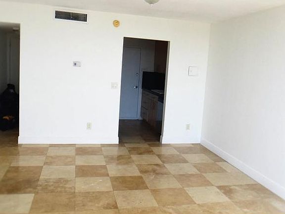 5th image of 2000 NE 135th St Unit 504