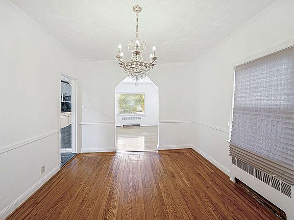 5th image of 11449 222nd St