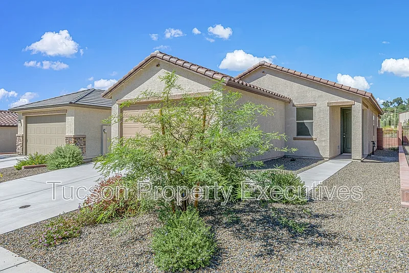 9329 N Peridot Vista Ave