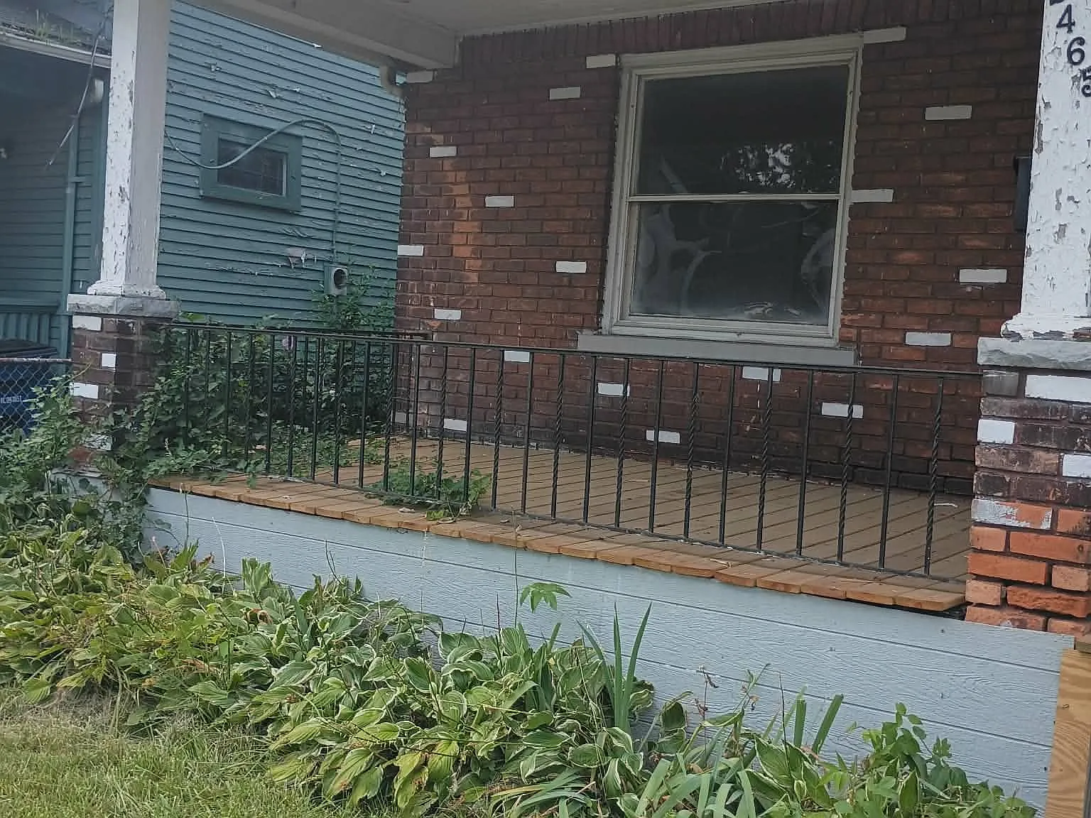 2465 Lawton Ave - HSE — Photo 2