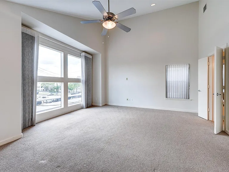 1729 Reinerman St — Photo 27