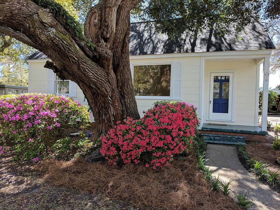 Front 111 Noyes Ave