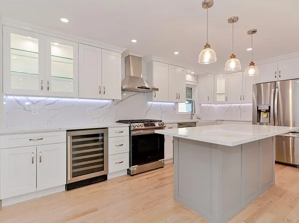 64 Crescent St Floor 1, Swampscott, MA 01907