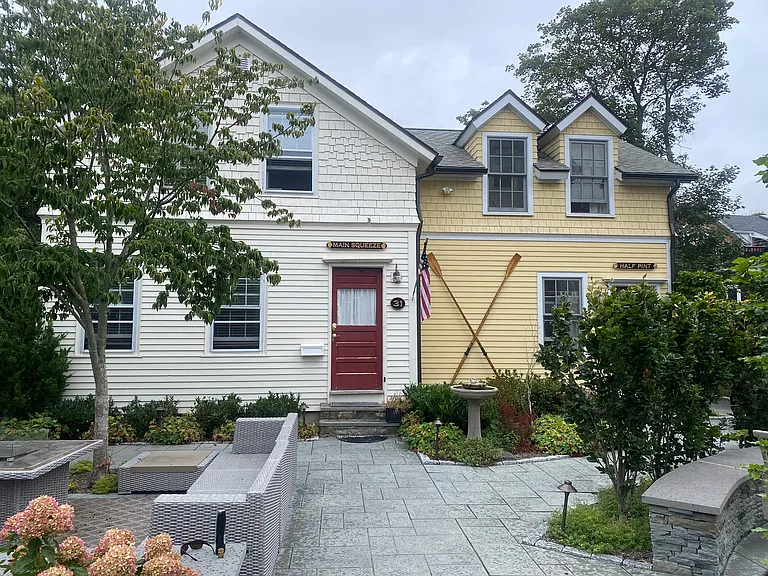 Private, professionally landscaped and nightscaped, fenced courtyard