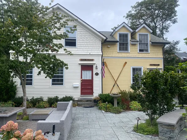 31 Marsh St, Newport, RI 02840