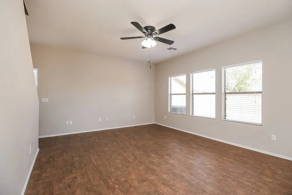 3 bed, 2.5 bath, 1576 sqft, $2,375 — Photo 4