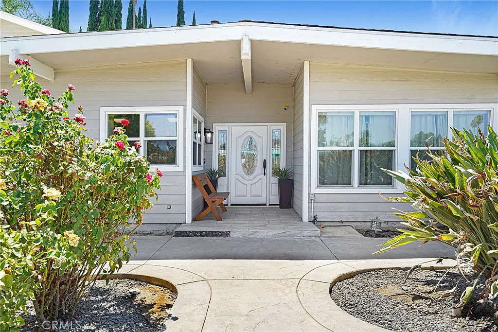 6 bed, 4236 sqft, $10,995 — Photo 2