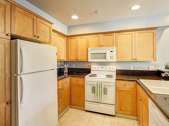 3rd image of 611 Highland Dr APT 202