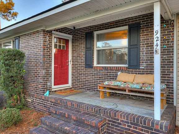 4th image of 924 Eisenhower Drive