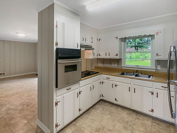 5th image of 3613 Mayfair Dr