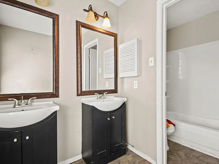 8326 Swan Meadow Ln — Photo 6