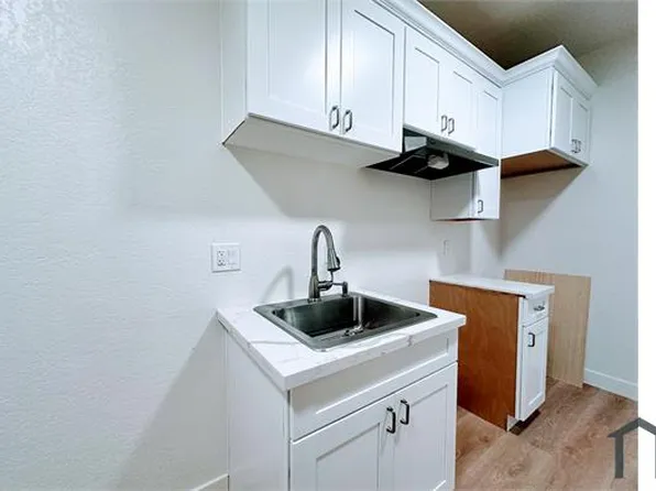 9301 Bancroft Ave, Oakland, CA