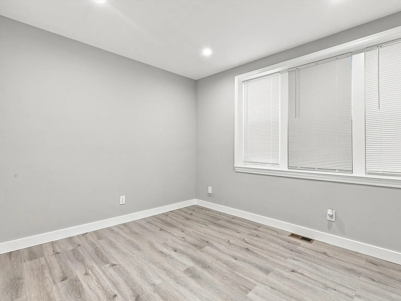 2 bed, 1000 sqft, $1,950 — Photo 4