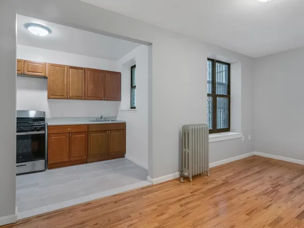 2410 Davidson Avenue image 4 of 11