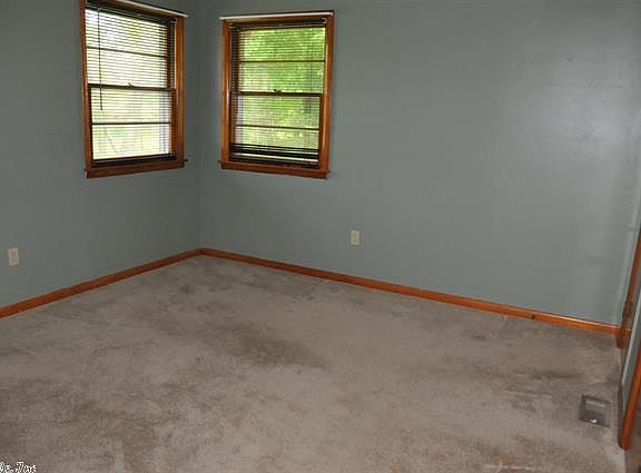 3rd image of 612 N Hickory St