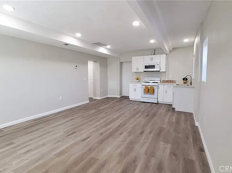 21786 Cottonwood Ave #B — Photo 13